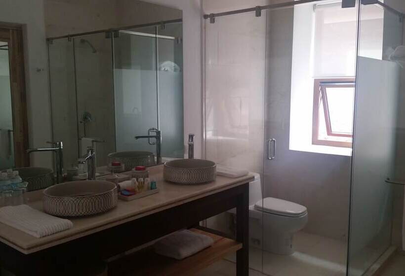 هتل Boutique Casareyna