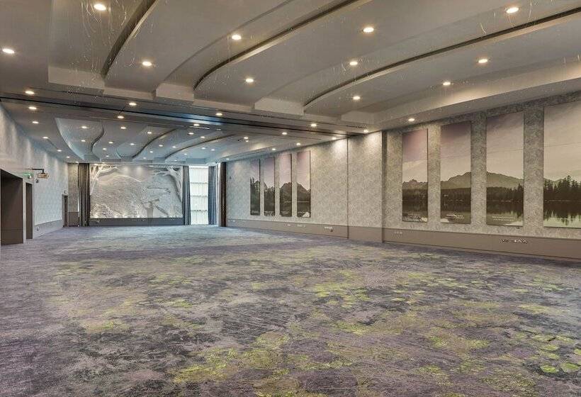 호텔 Crowne Plaza Dublin Blanchardstown, An Ihg