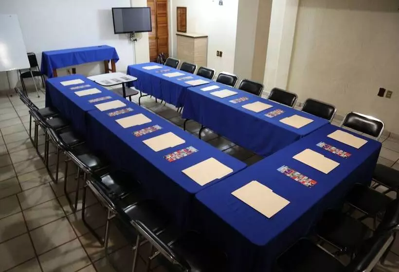 Отель Hacienda Maria Eugenia