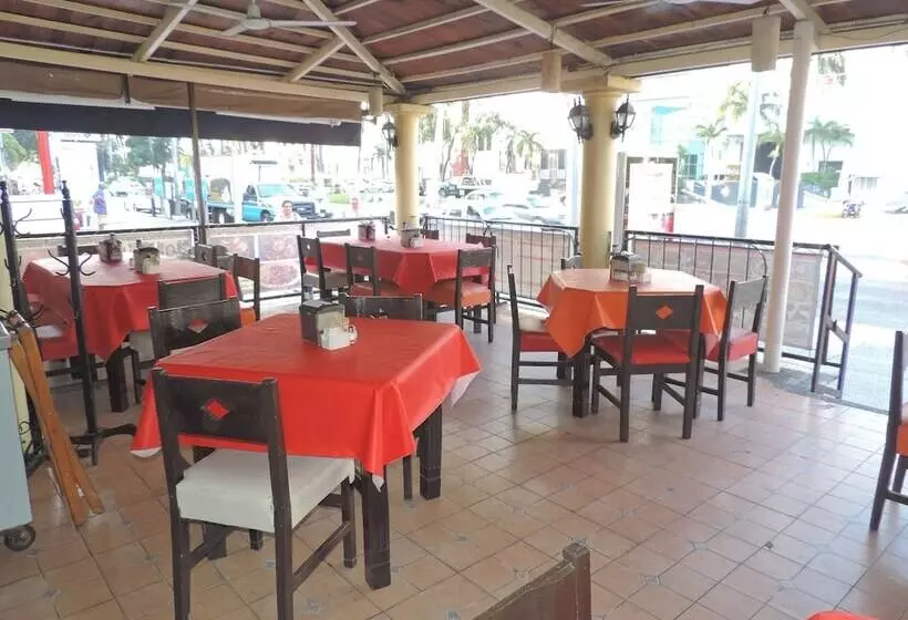 Отель Hacienda Maria Eugenia