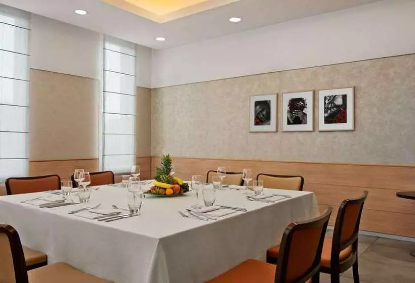 فندق Hilton Garden Inn Rome Airport