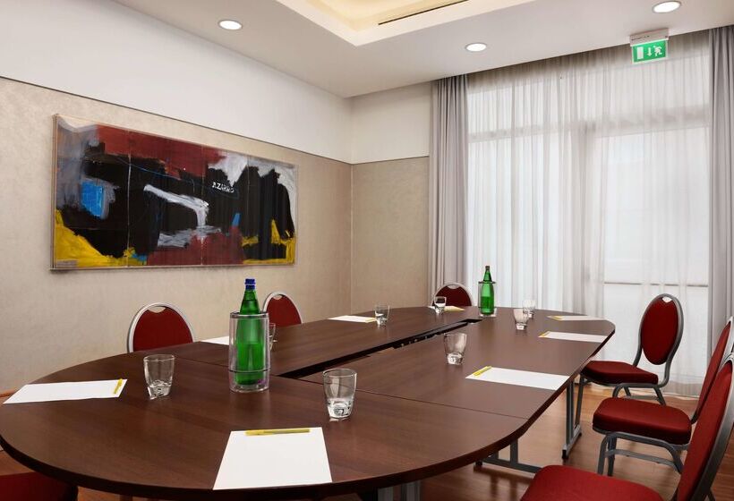 فندق Hilton Garden Inn Rome Airport