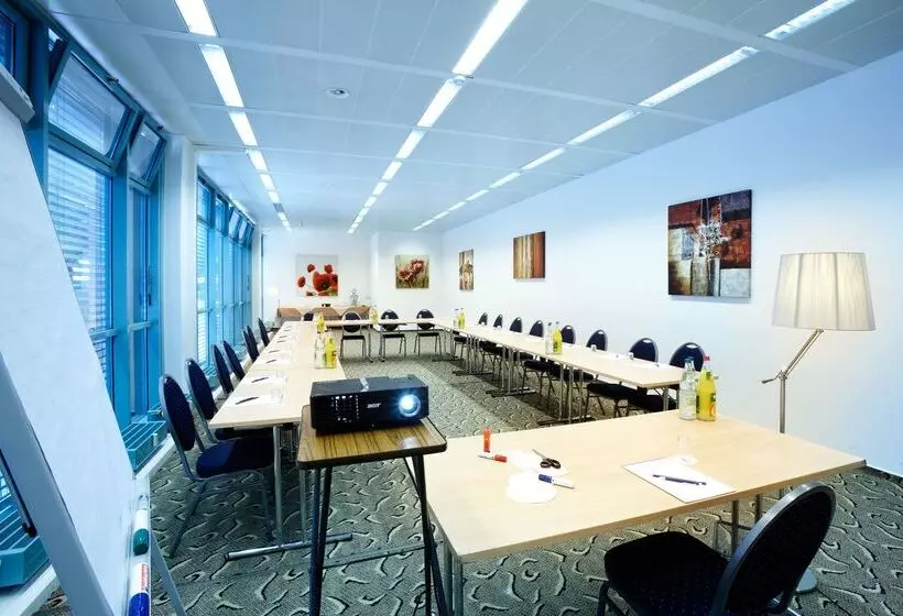 Hotell Kiel By Golden Tulip