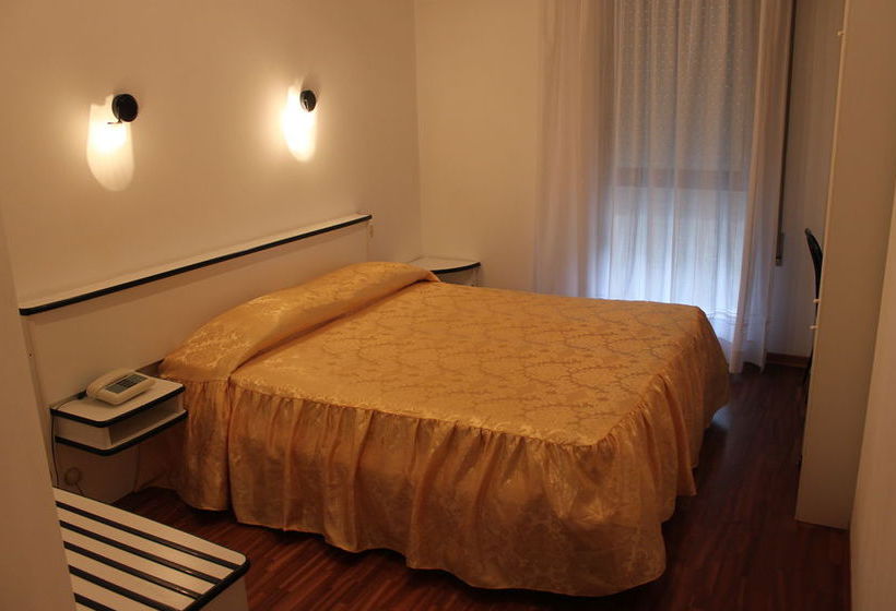 فندق Le Colombelle