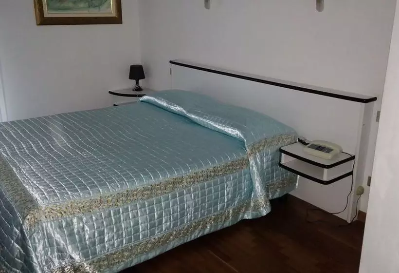 فندق Le Colombelle