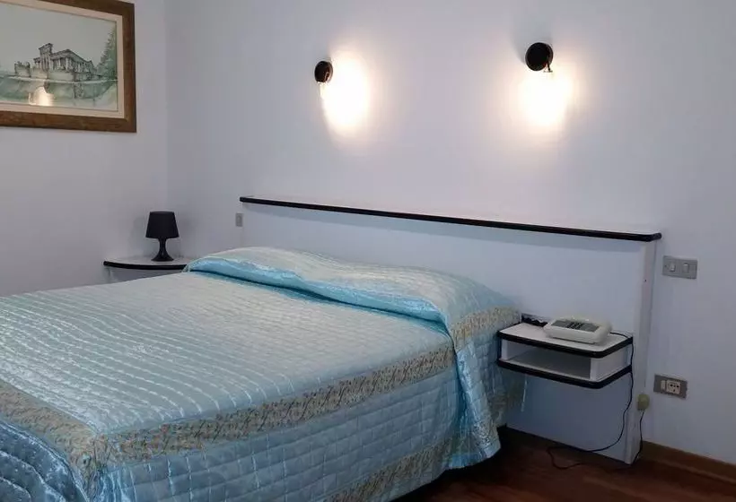 فندق Le Colombelle