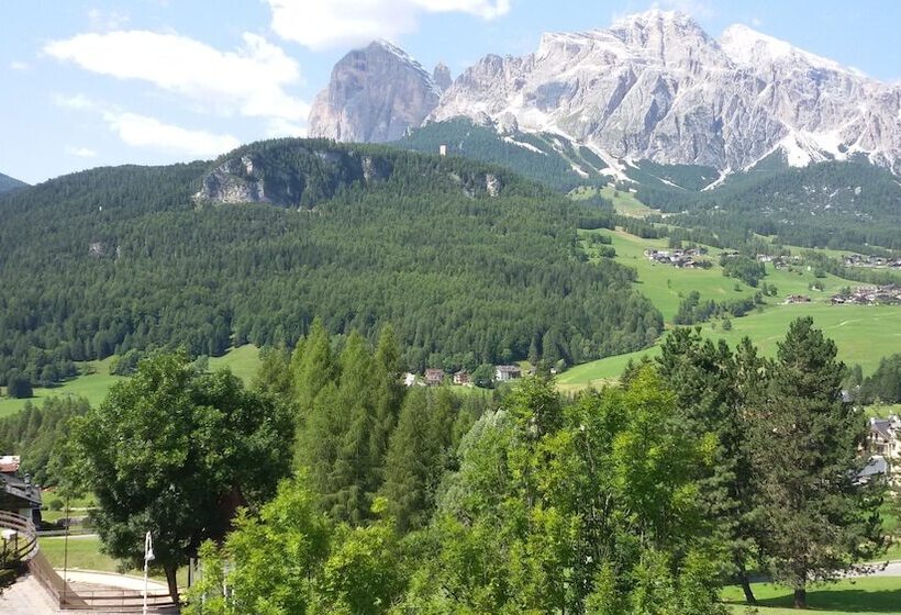 בית מלון כפרי Miramonti Majestic Grand