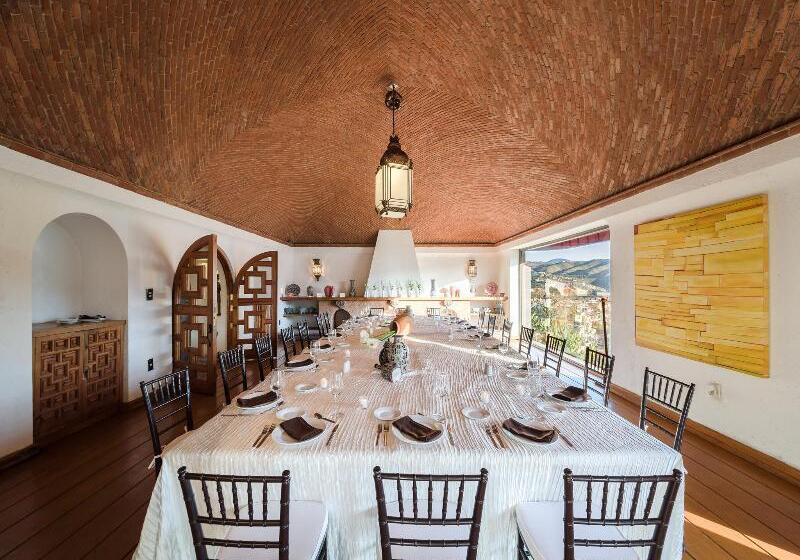 هتل Mision Grand Casa Colorada