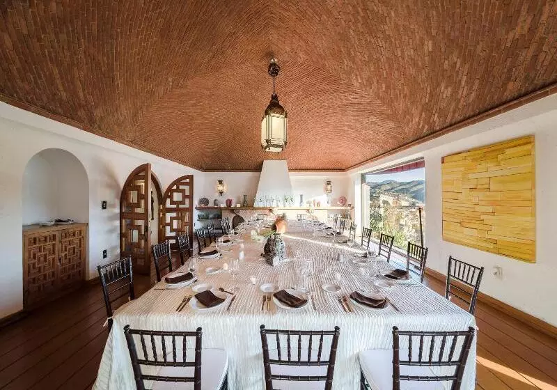 Отель Mision Grand Casa Colorada