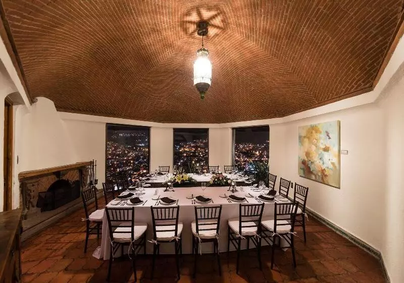 Отель Mision Grand Casa Colorada