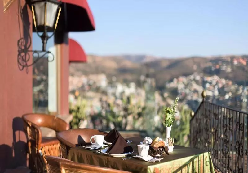 Отель Mision Grand Casa Colorada