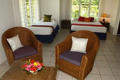 ホテル Naigani Island