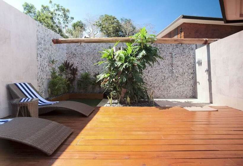 בית מלון כפרי Nanuya Island Resort