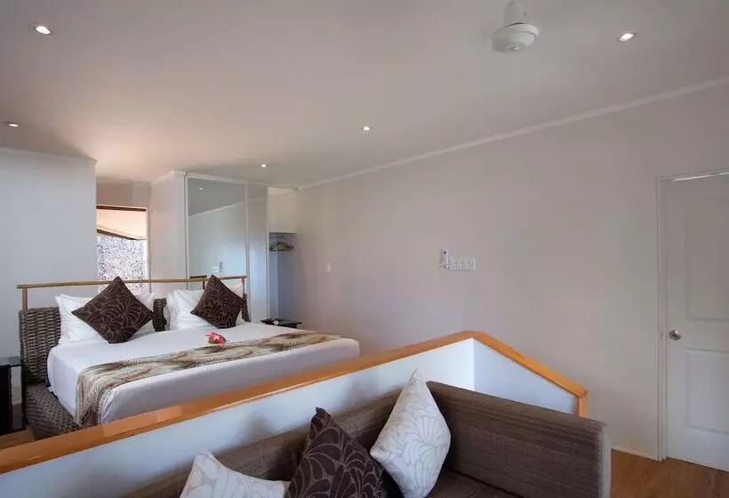 فندق Nanuya Island Resort