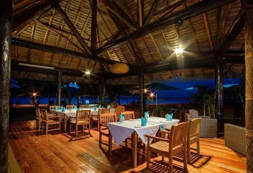 فندق Nanuya Island Resort