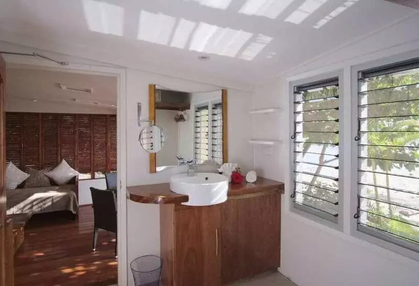 فندق Nanuya Island Resort