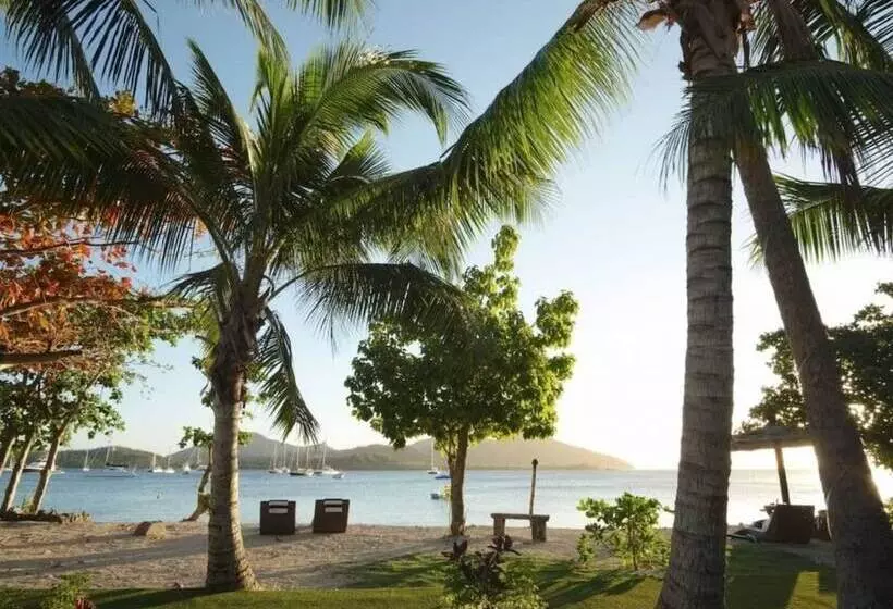 فندق Nanuya Island Resort