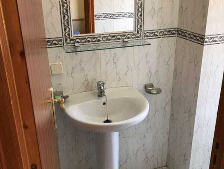 فندق Pensión Dos Hermanas