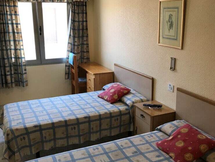 فندق Pensión Dos Hermanas