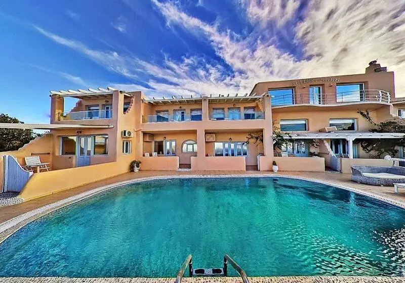 Отель Suites Of The Gods Cave Spa