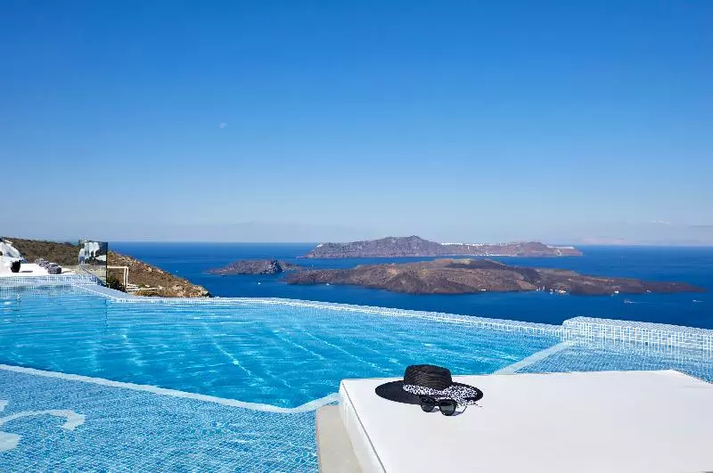 Отель Suites Of The Gods Cave Spa