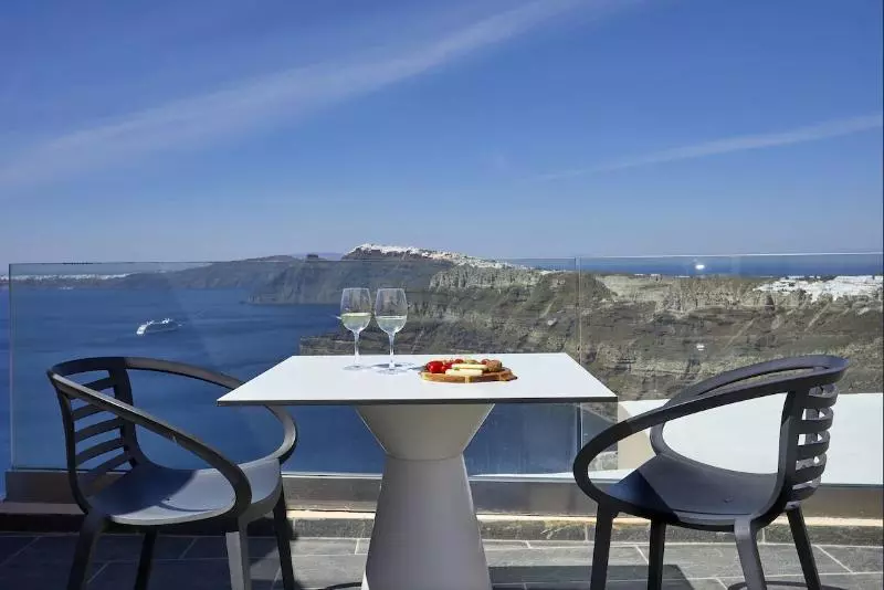 Отель Suites Of The Gods Cave Spa