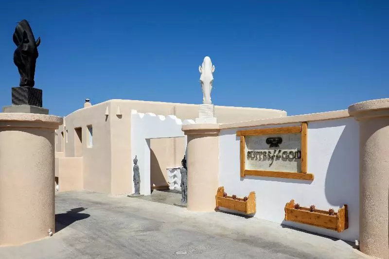 Отель Suites Of The Gods Cave Spa