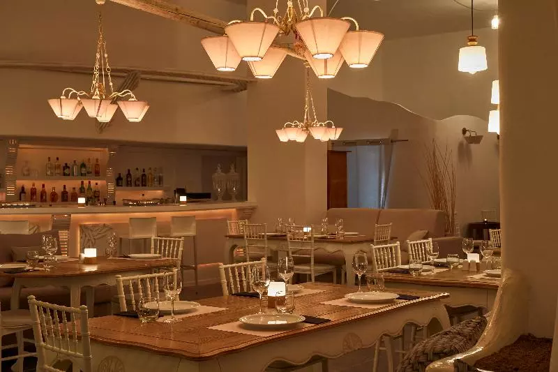 Отель Suites Of The Gods Cave Spa