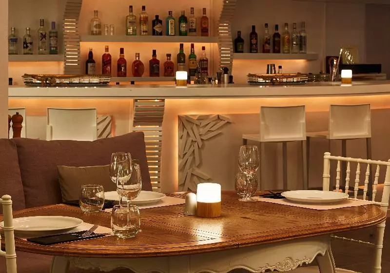 Отель Suites Of The Gods Cave Spa