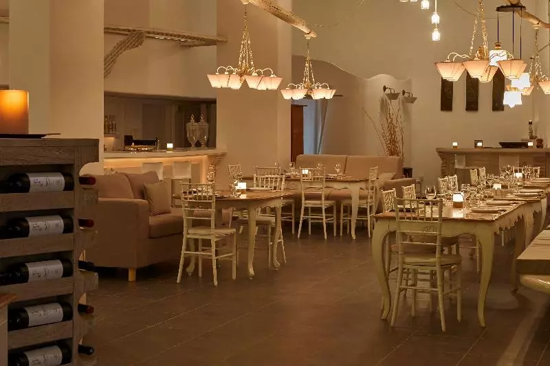 Отель Suites Of The Gods Cave Spa