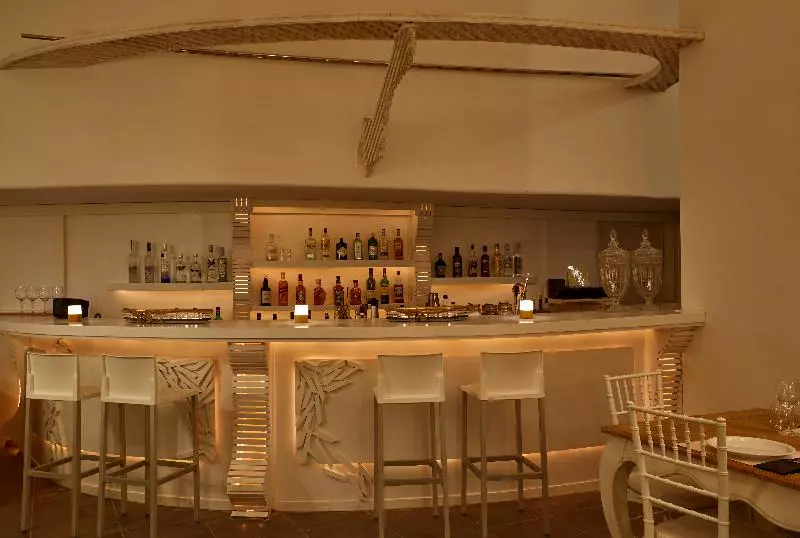 Отель Suites Of The Gods Cave Spa