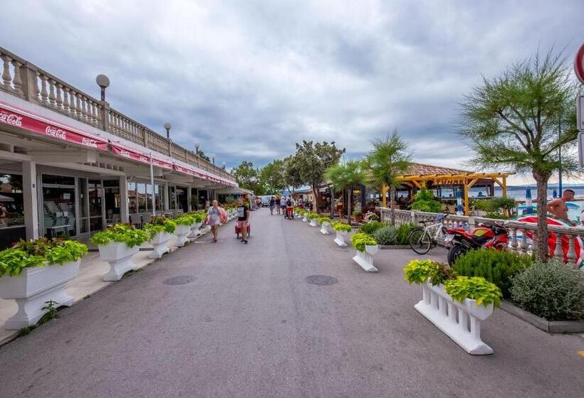 ホテル Paviljoni Slaven