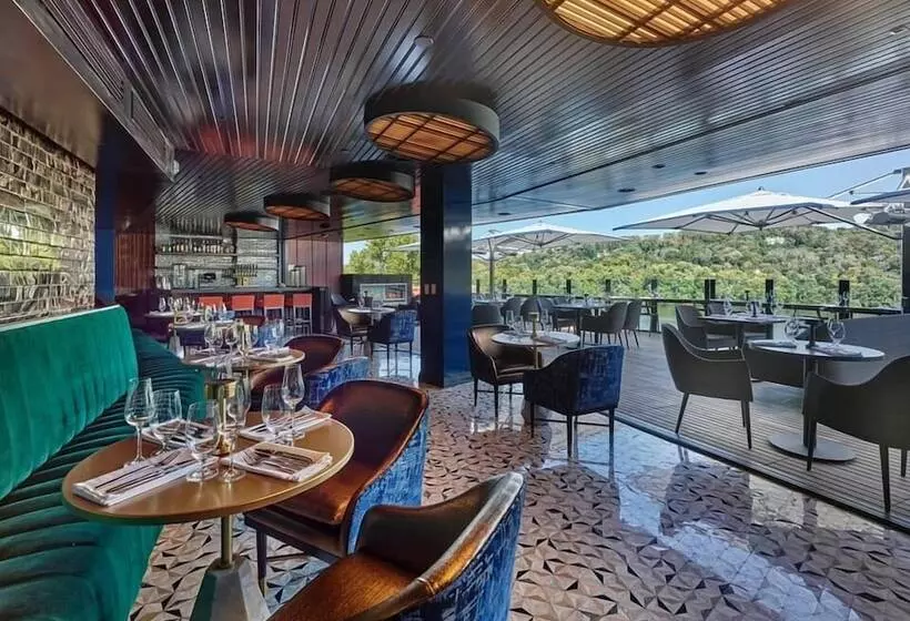 Hotelli River House At Odette S