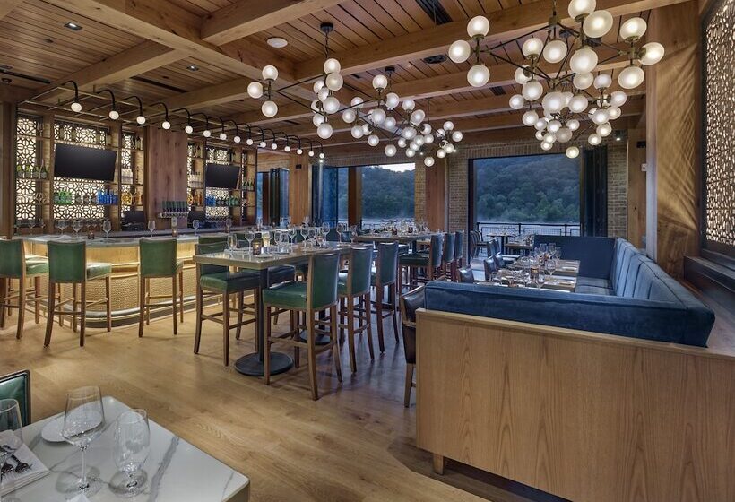 Отель River House At Odette S