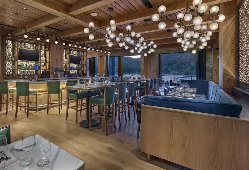 Hotelli River House At Odette S