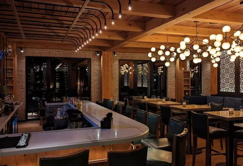 Hotelli River House At Odette S