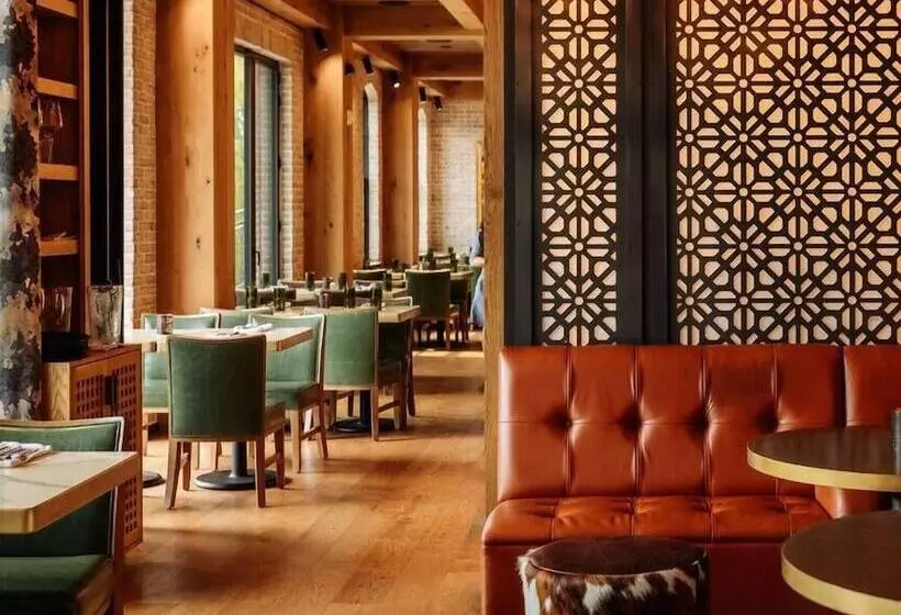 Hotelli River House At Odette S