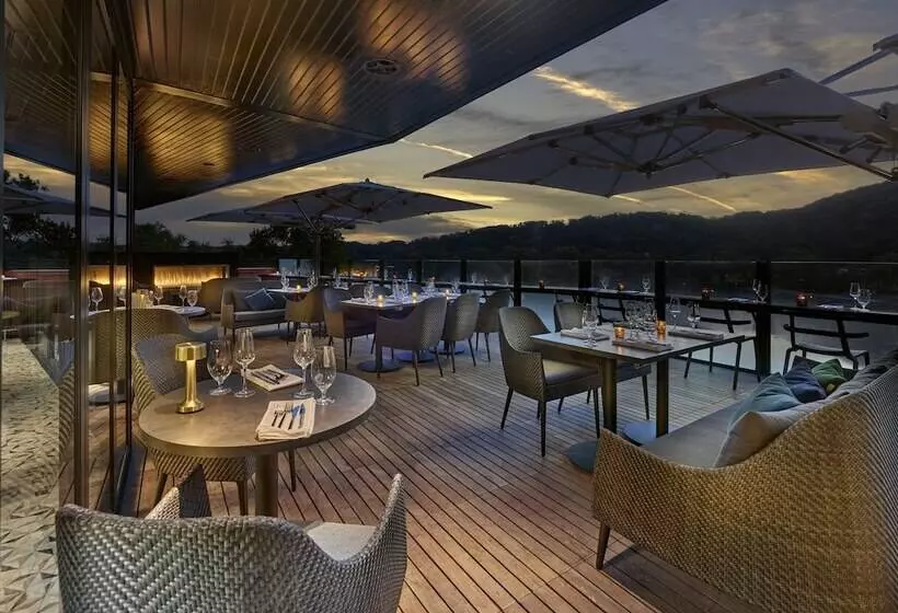 Hotelli River House At Odette S