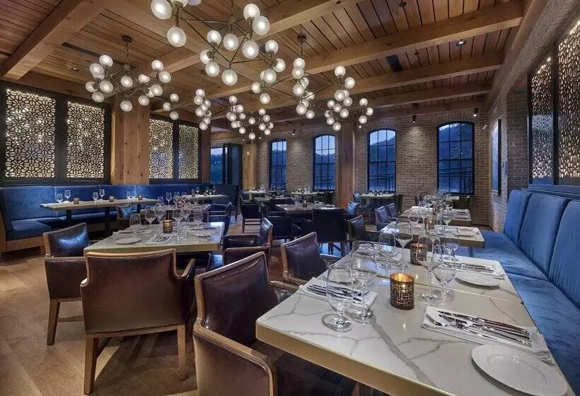 Hotelli River House At Odette S