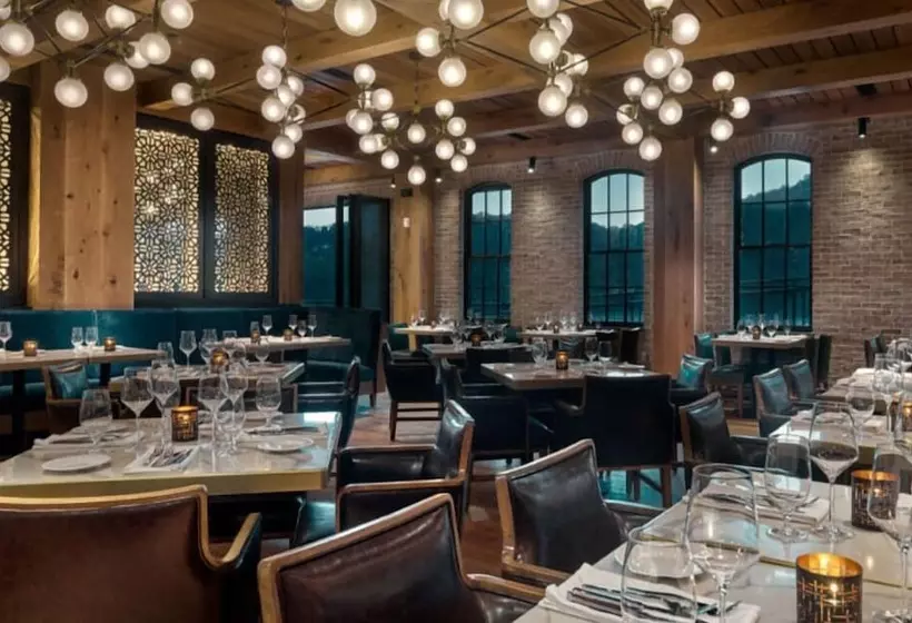 Hotelli River House At Odette S