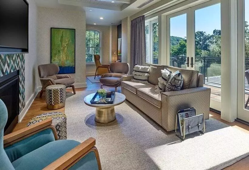 Hotelli River House At Odette S