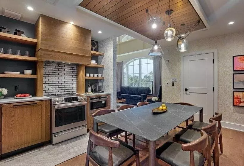 Hotelli River House At Odette S