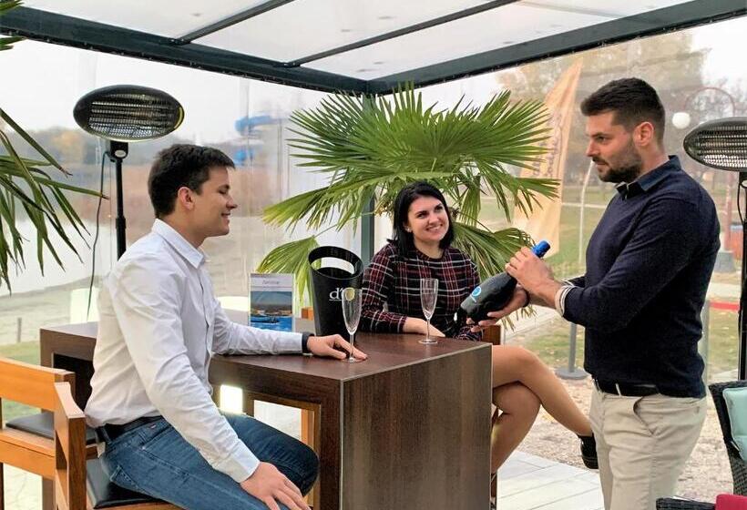 مبيت وإفطار Waterfront Lodge