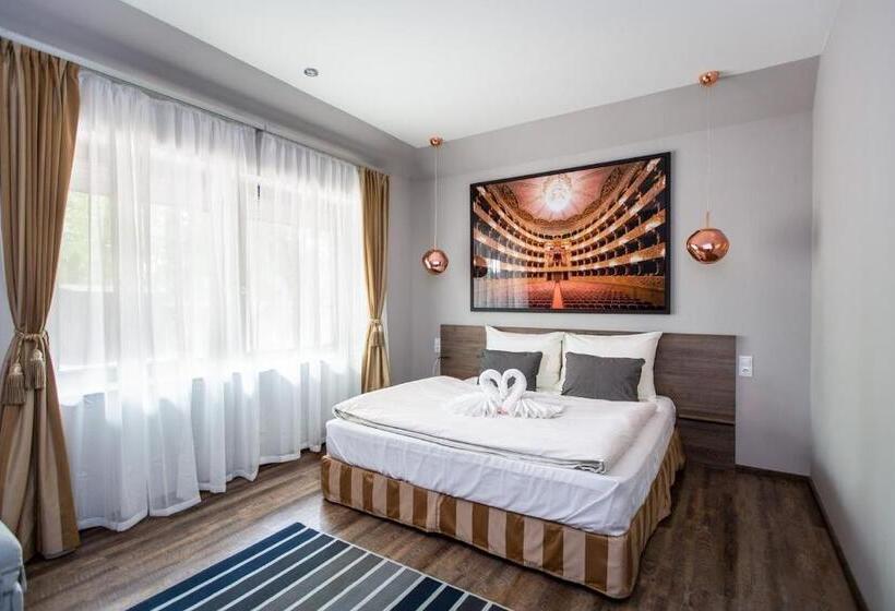 مبيت وإفطار Waterfront Lodge