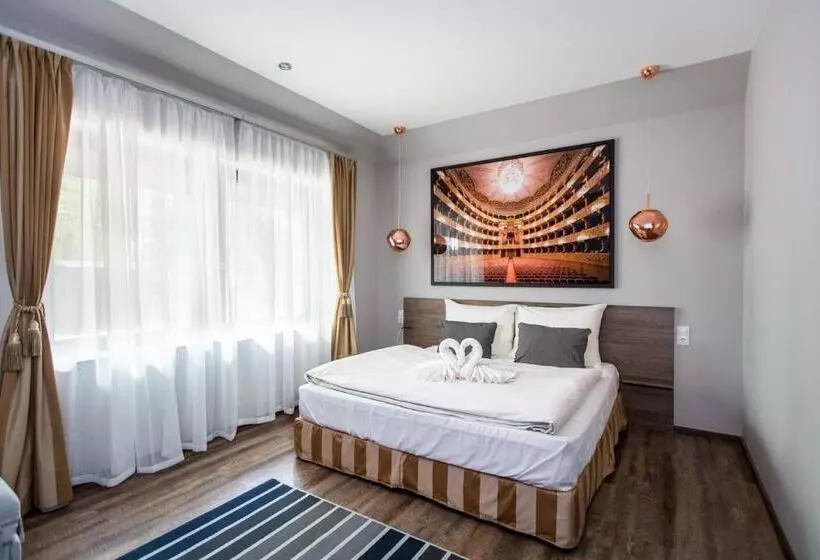 ベッドアンドブレックファースト Waterfront Lodge