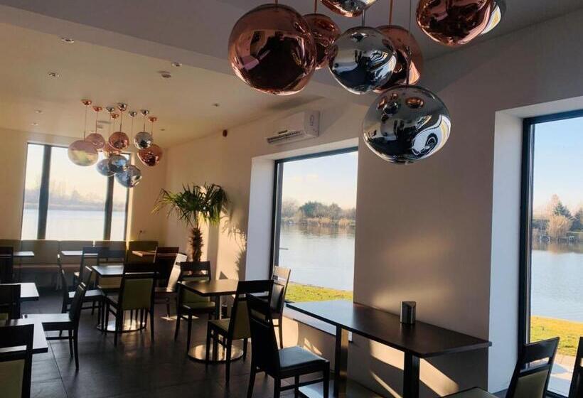 مبيت وإفطار Waterfront Lodge