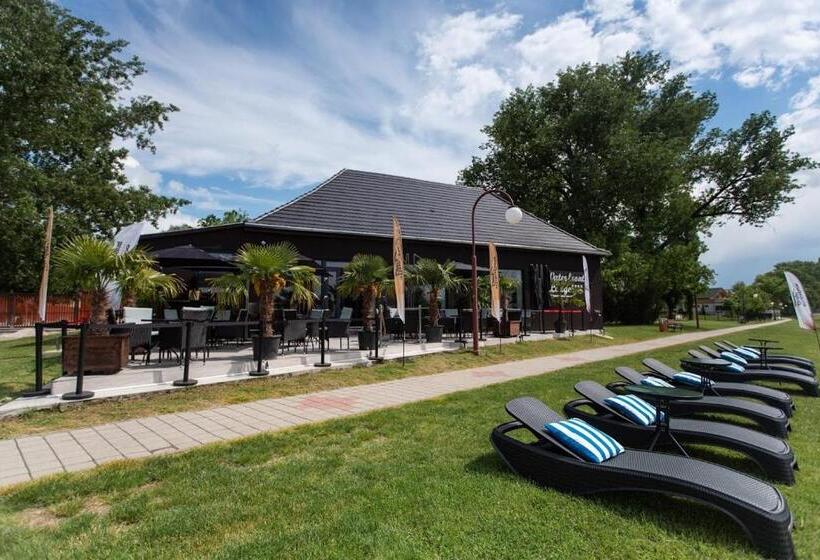 مبيت وإفطار Waterfront Lodge