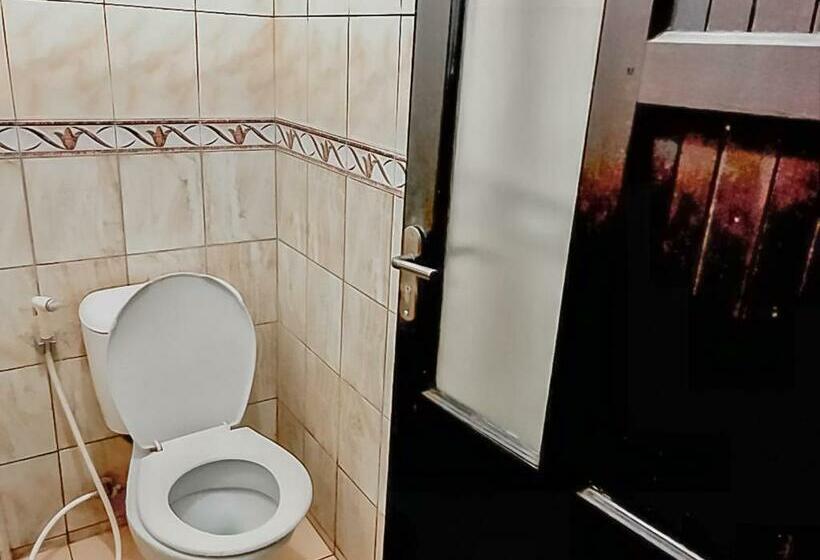 Отель Aida Syariah Mitra Reddoorz