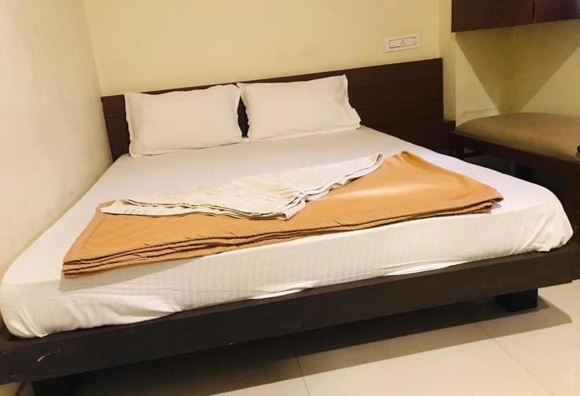 Отель Staymaker Bright Palace Residency