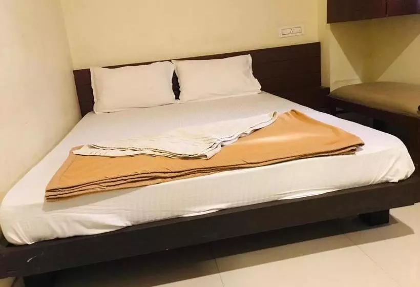 هتل Staymaker Bright Palace Residency